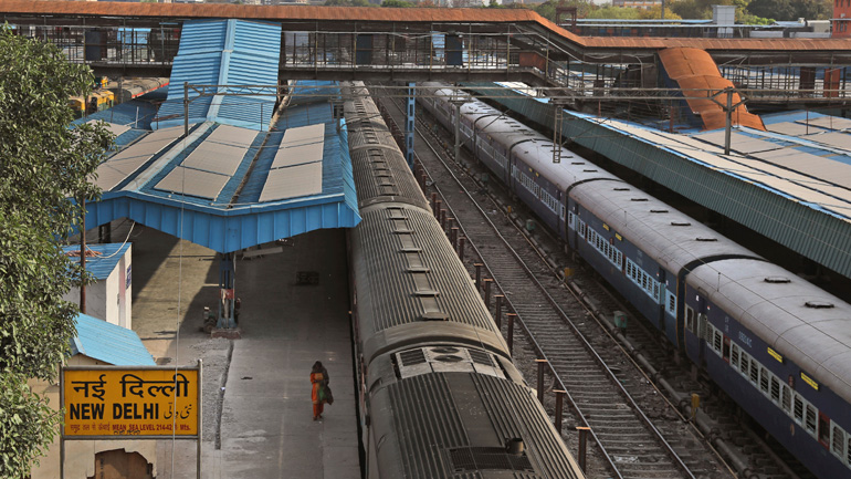 Ινδία: Το Νέο Δελχί απαγόρευσε τις εσωτερικές πτήσεις και έκλεισε το σιδηροδρομικό δίκτυο της χώρας